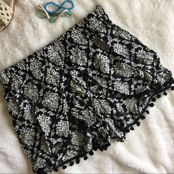 Boho Damask Pom Pom Trim Shorts - Picture 8 of 8